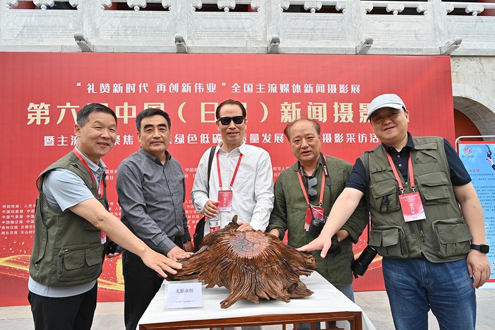 根木文化藝術(shù)作品《光影永恒》獲中國(guó)新聞攝影學(xué)會(huì)收藏